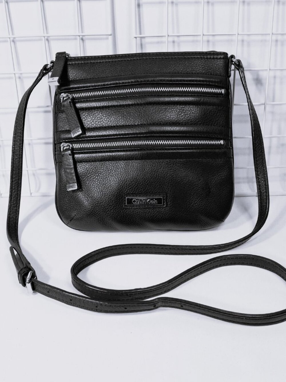 Calvin Klein Y2k Sleek Crossbody Organizer Small Messenger Bag Black